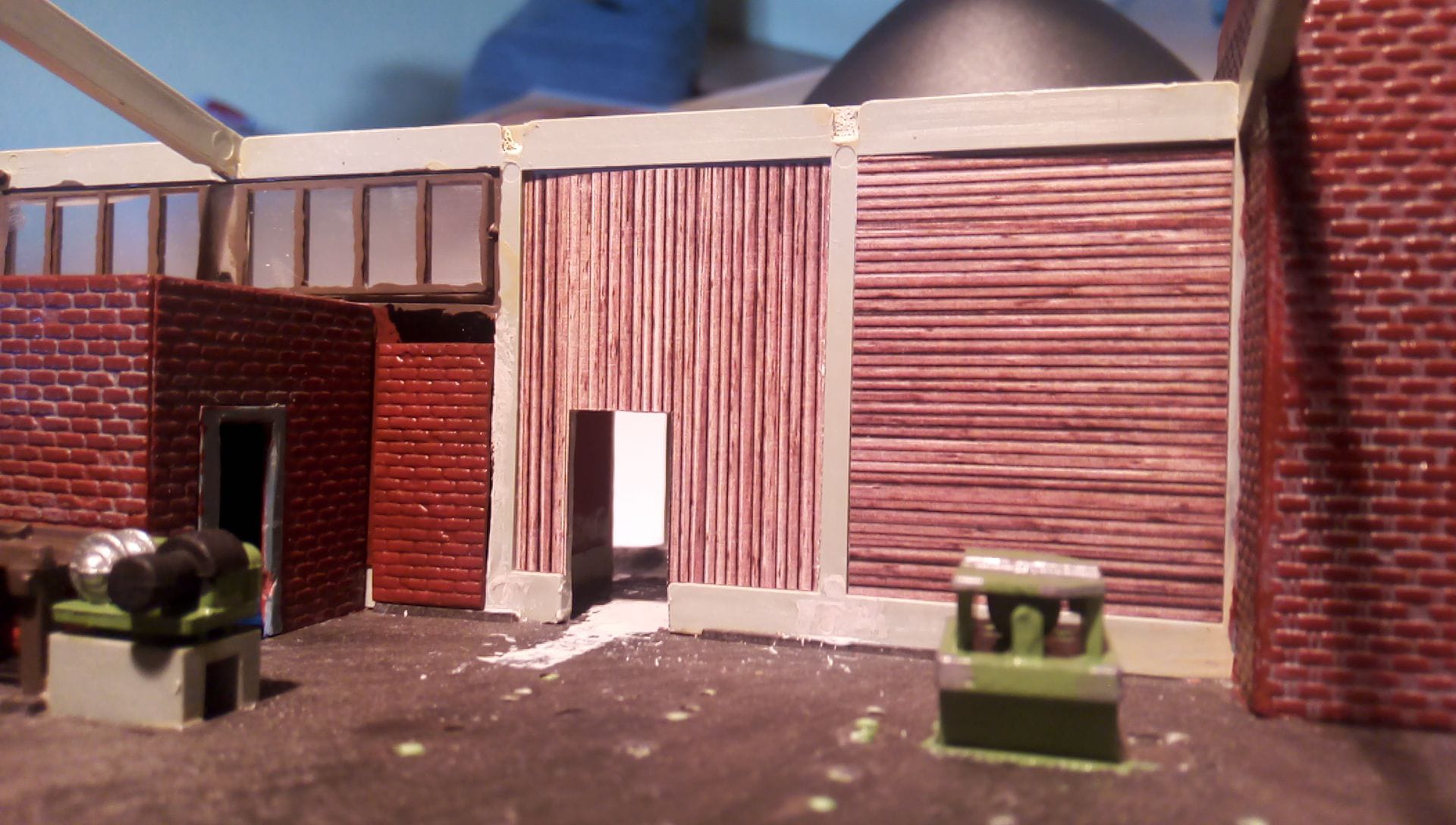 2) Ausbau der Freifläche mit einer Schmalspurbahn mit Sägewerk usw